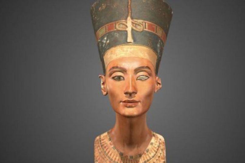 Exploración Oculta del Antiguo Busto Egipcio